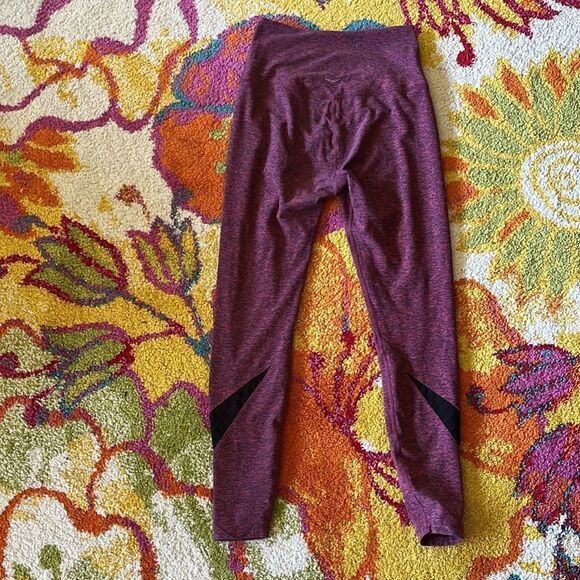 BEYOND YOGA RED SLICED MESH LEGGINGS MEDIUM - Picture 5 of 9